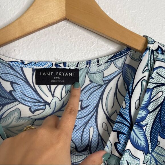 Lane Bryant Top Blue Patterned Notch Neck Short Sleeve Shirt Size 22/24 - Picture 4 of 6